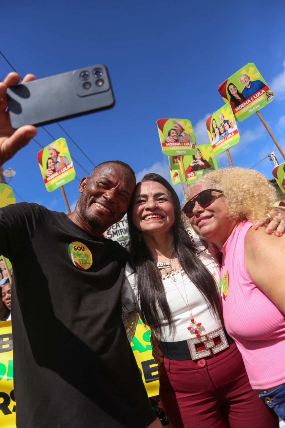 Moema Gramacho nas ruas com apoiadores